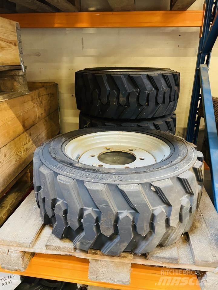  27X10,5X15 Tyres, wheels and rims