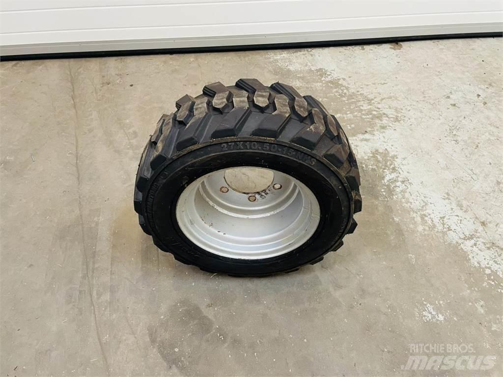  27X10,5X15 Tyres, wheels and rims