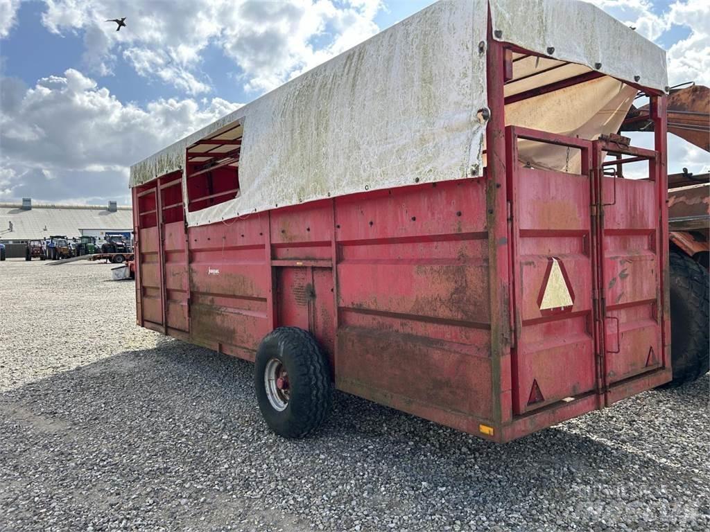  6 MTR Livestock carrying trailers