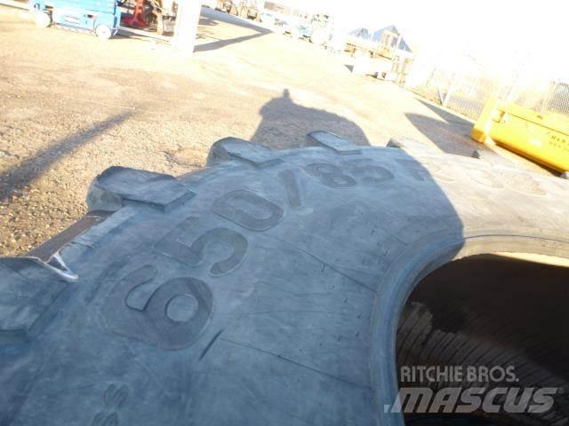  650/85X38 Tyres, wheels and rims