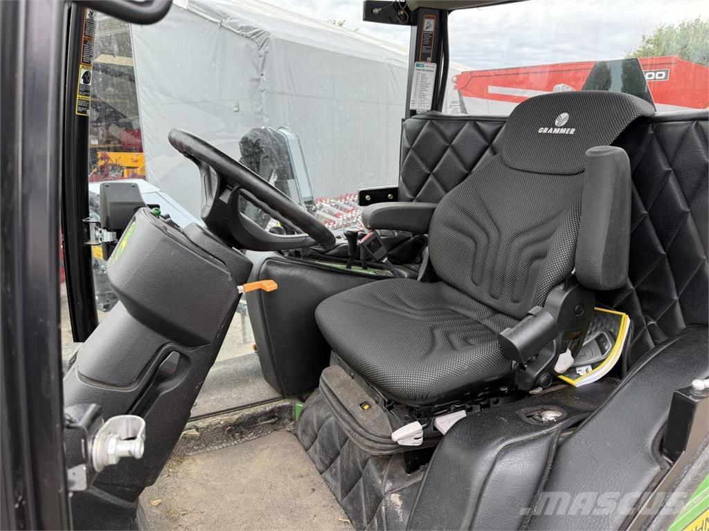 John Deere 1585 Utility tool carriers