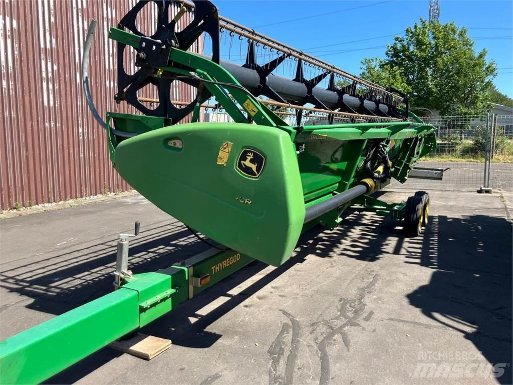 John Deere 630R Combine harvester heads