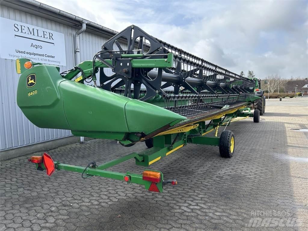 John Deere 640D Combine harvester heads