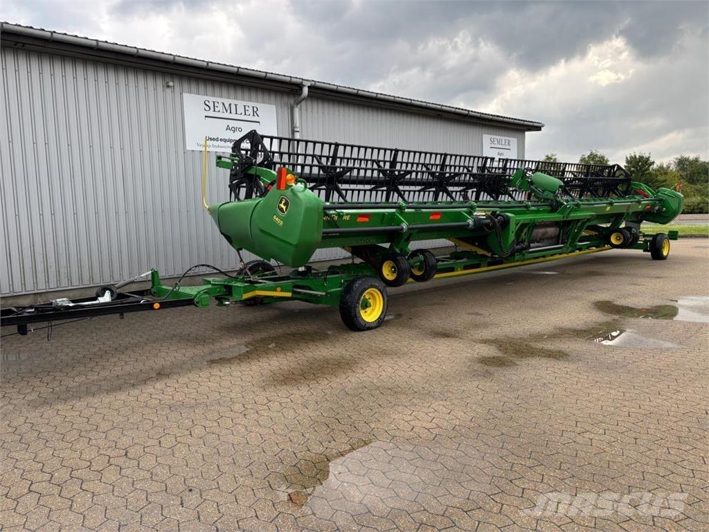 John Deere 640D Combine harvester heads