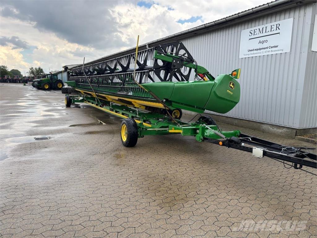 John Deere 640D Combine harvester heads