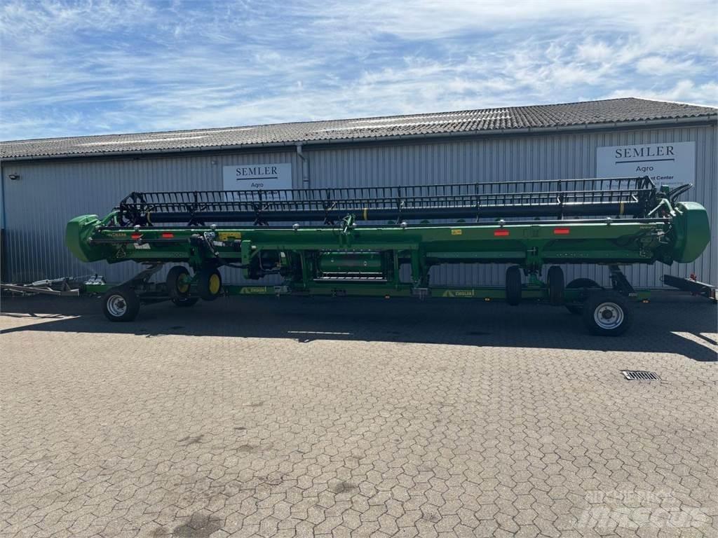 John Deere 735D Combine harvester heads