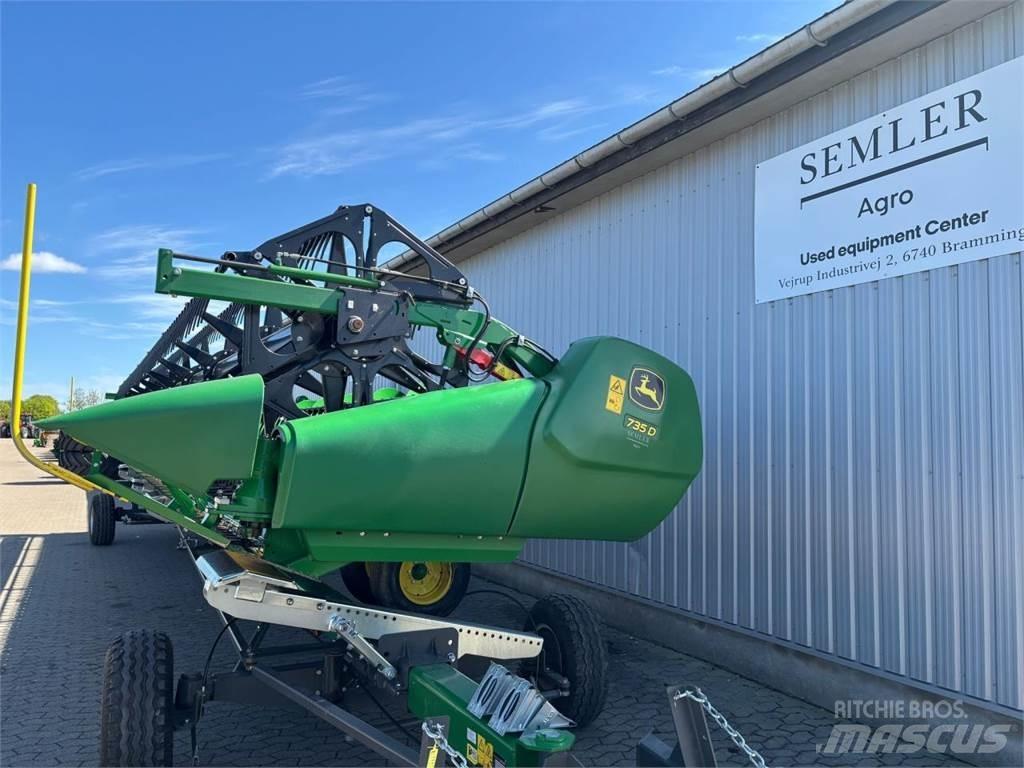 John Deere 735D Combine harvester heads