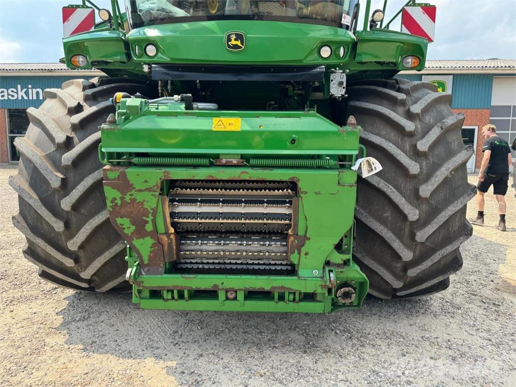 John Deere 8700 Forage harvesters