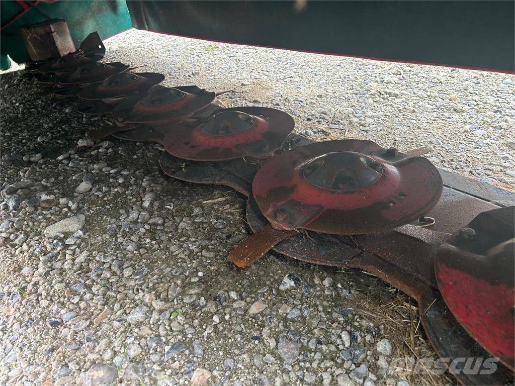 Kverneland 2632M Swathers