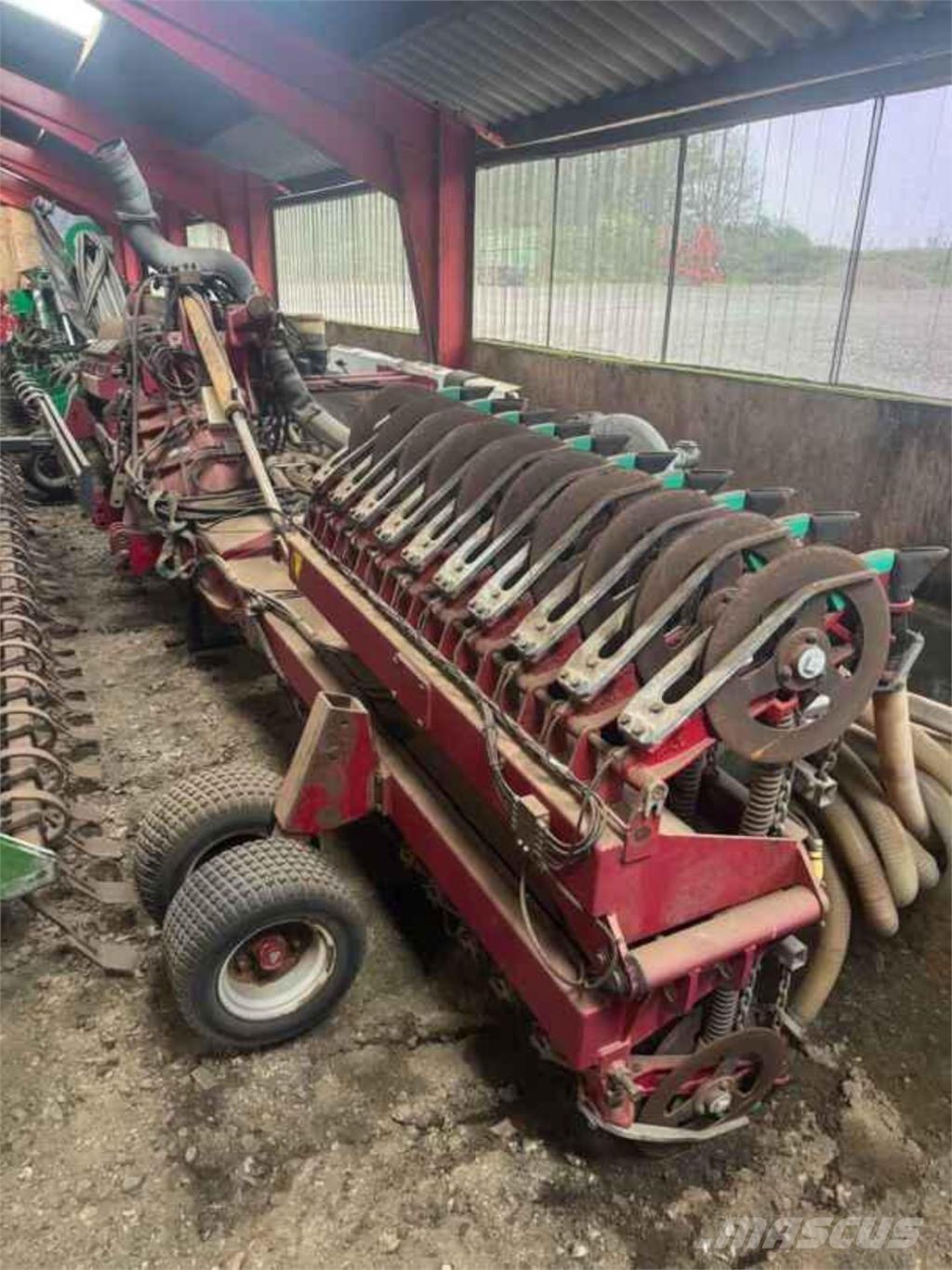 Vredo 12 Liquid fertilizer applicators