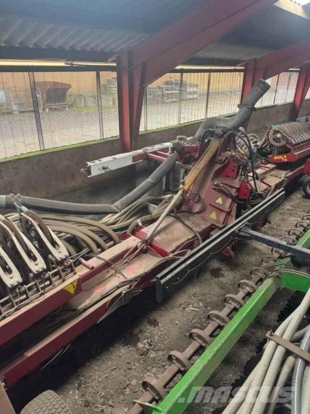 Vredo 12 Liquid fertilizer applicators