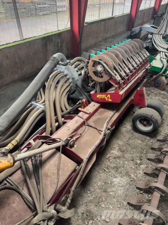 Vredo 12 Liquid fertilizer applicators