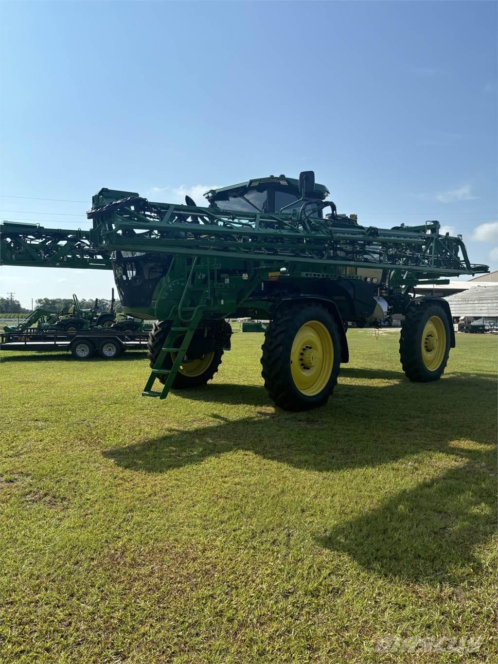 John Deere 410R Trailed sprayers