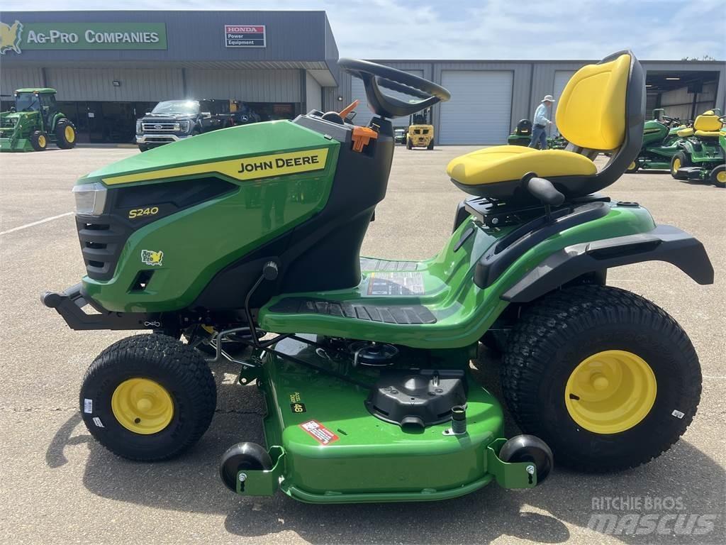 John Deere S240 Compact tractors