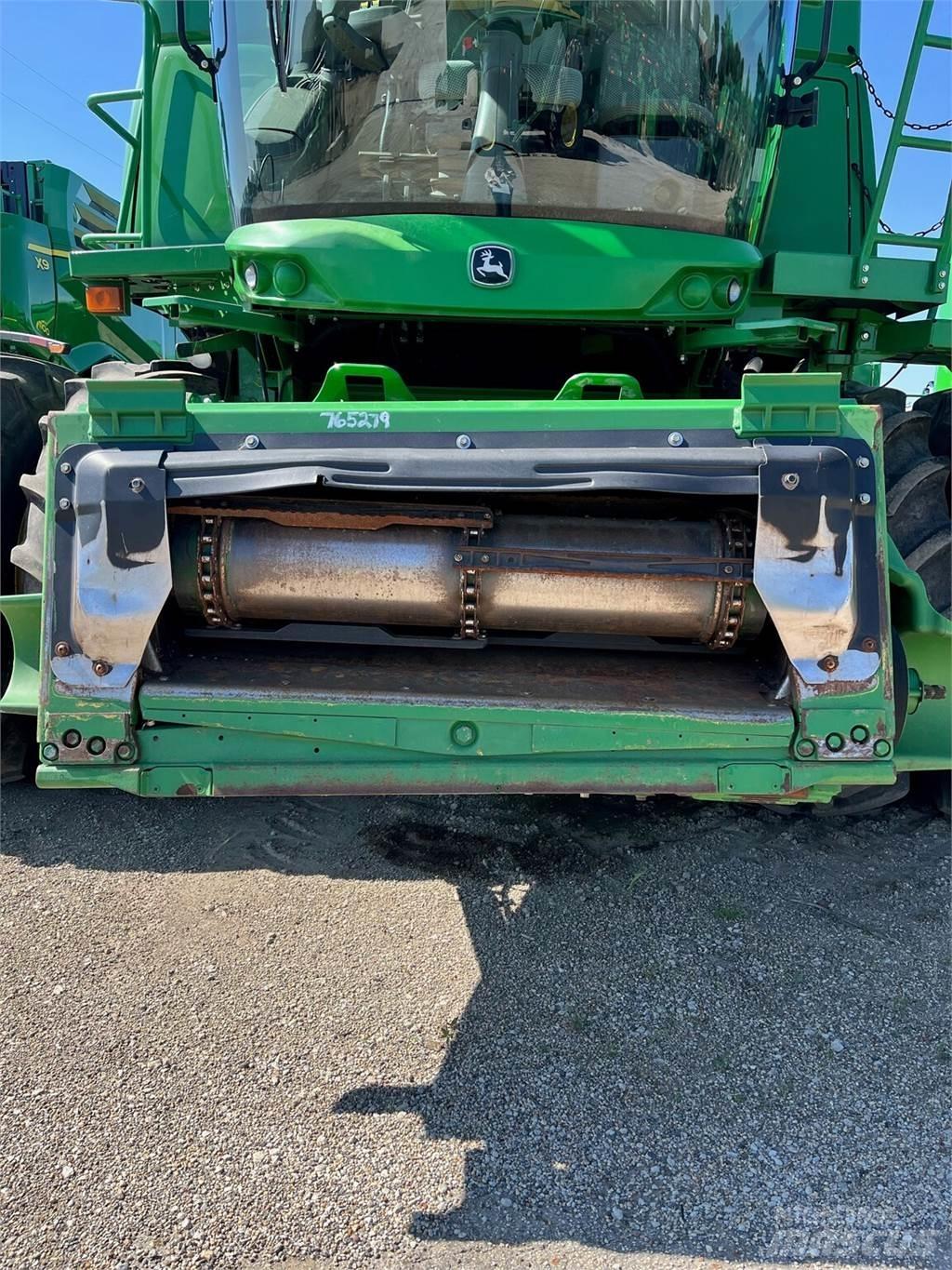 John Deere S680 Combine harvesters