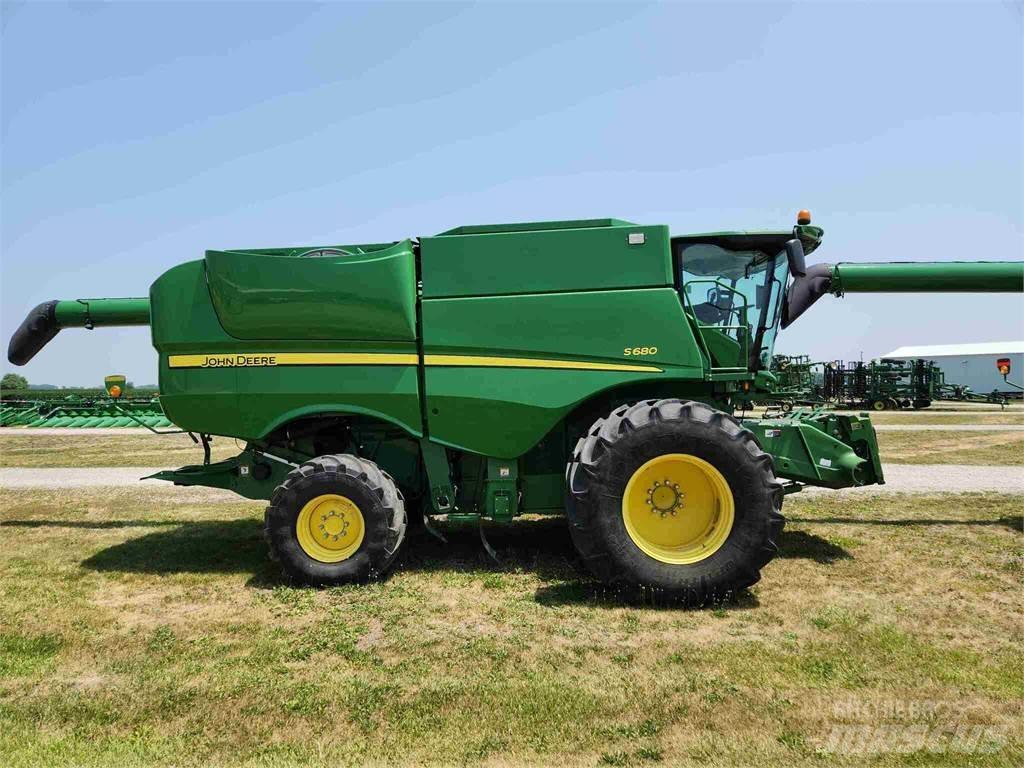 John Deere S680 Combine harvesters