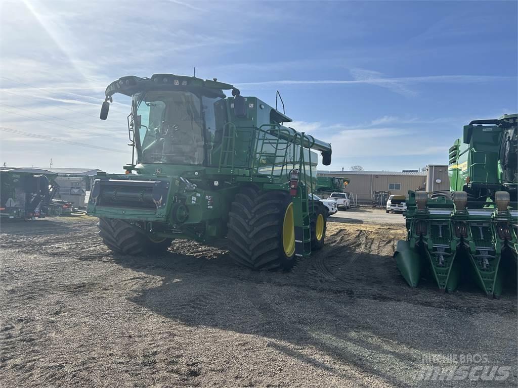 John Deere S790 Combine harvesters