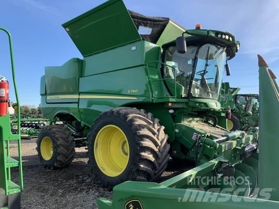 John Deere S790 Combine harvesters