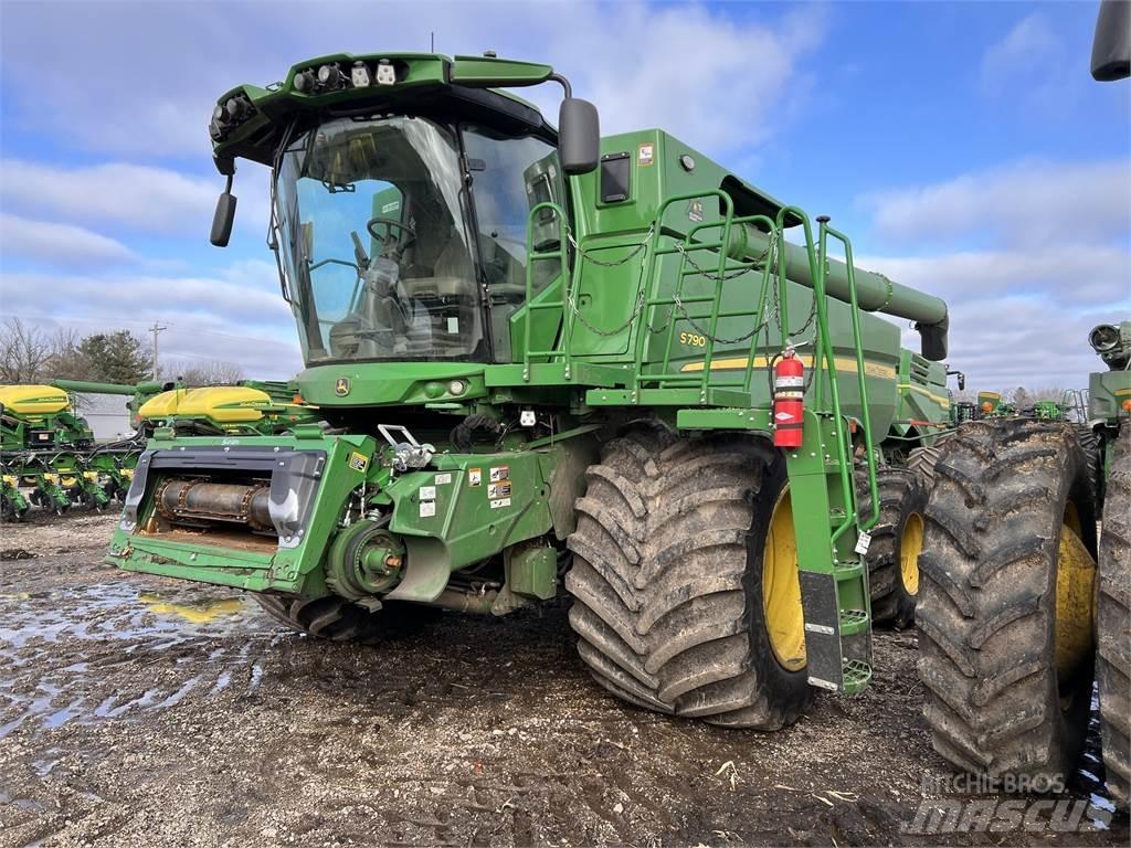 John Deere S790 Combine harvesters