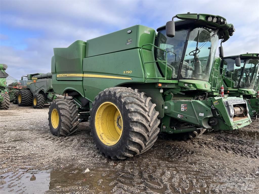 John Deere S790 Combine harvesters