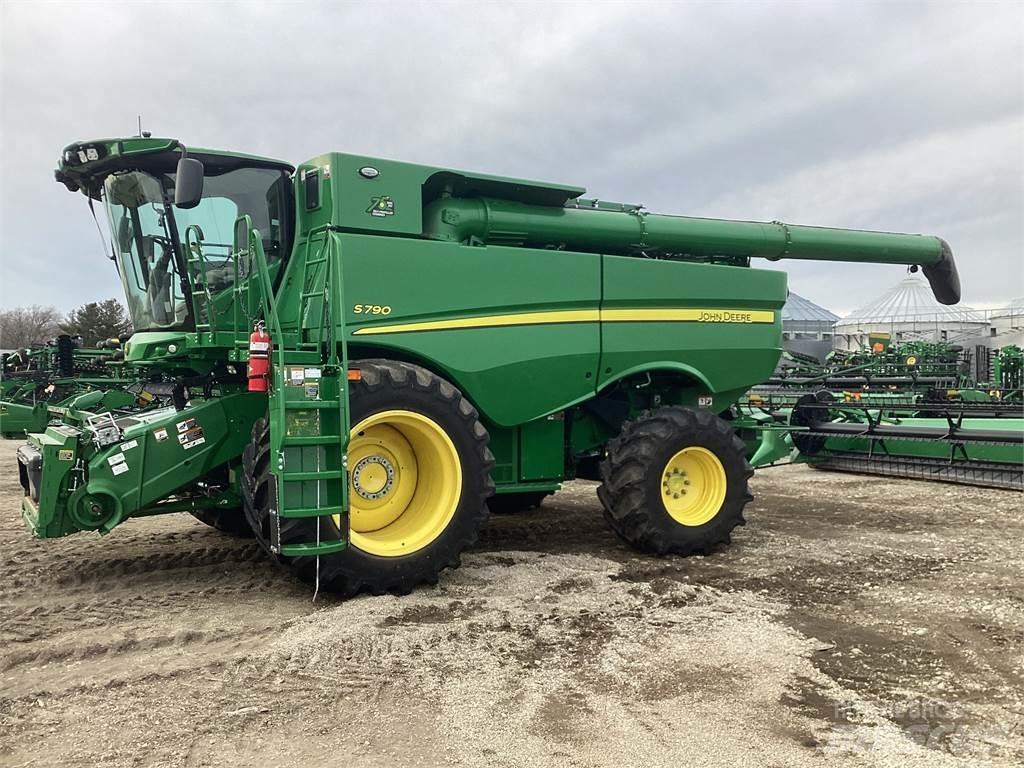 John Deere S790 Combine harvesters