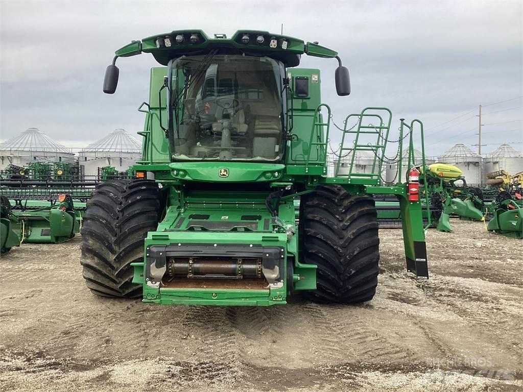 John Deere S790 Combine harvesters