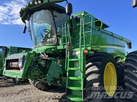John Deere S790 Combine harvesters