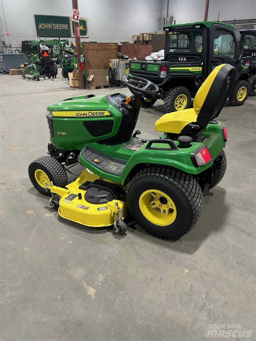 John Deere X730 Compact tractors