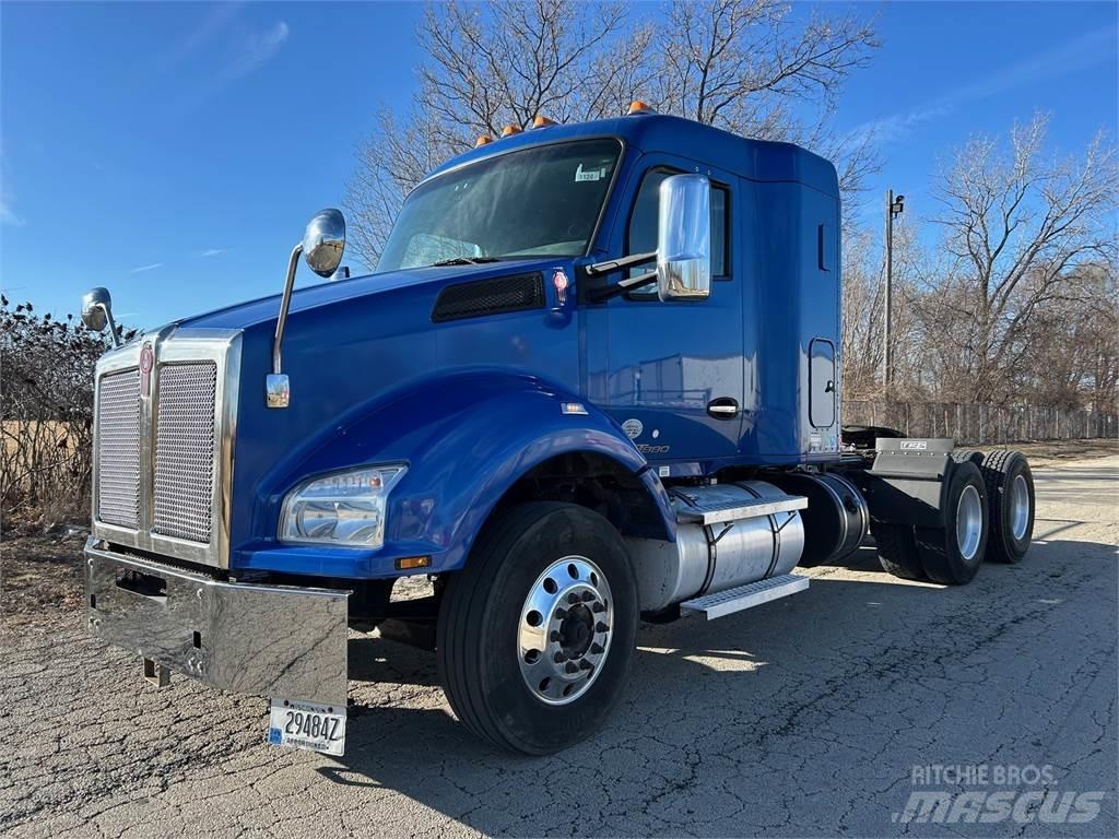 Kenworth T880 Truck Tractor Units