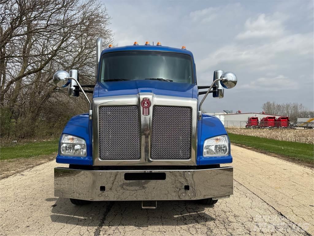 Kenworth T880 Truck Tractor Units