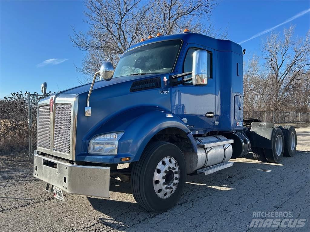 Kenworth T880 Truck Tractor Units