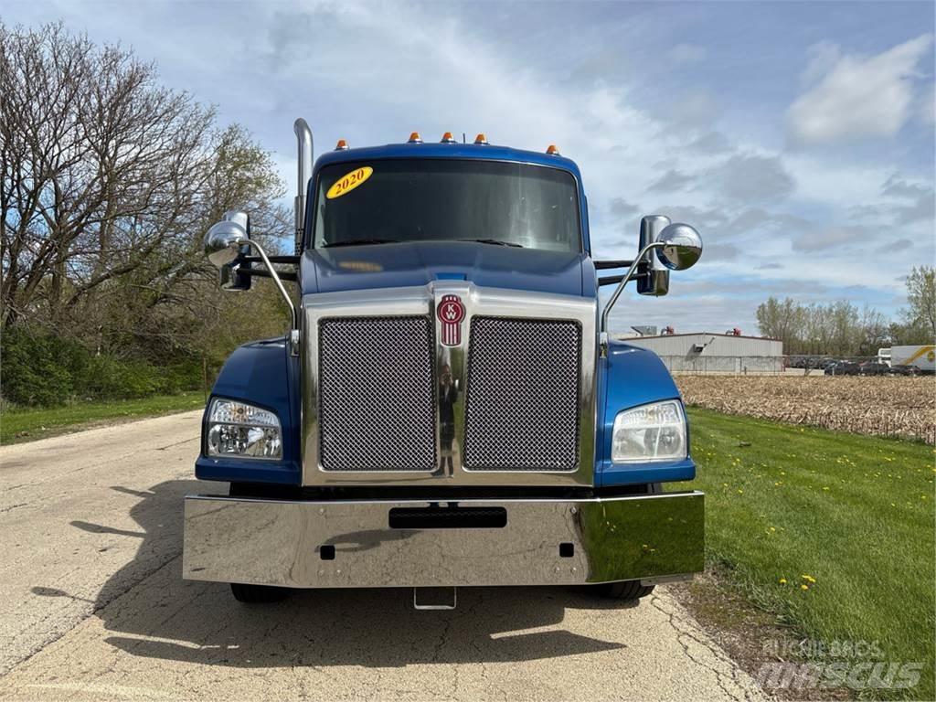 Kenworth T880 Truck Tractor Units