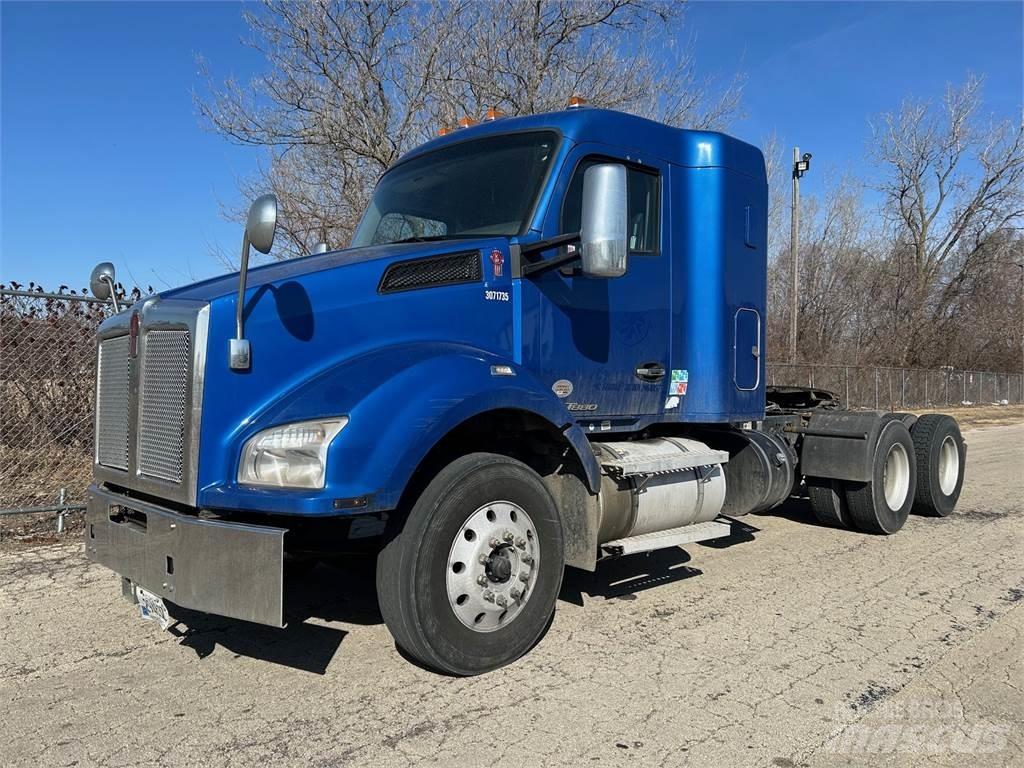 Kenworth T880 Truck Tractor Units