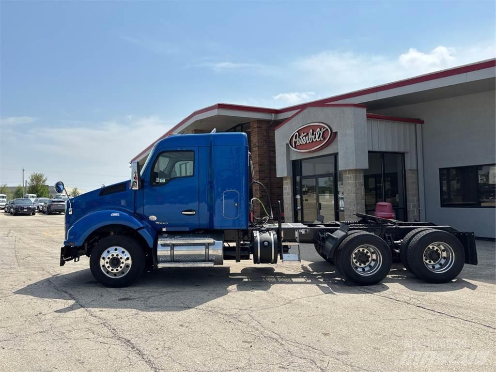 Kenworth T880 Truck Tractor Units