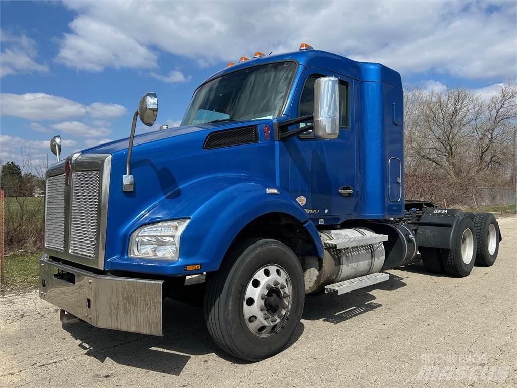 Kenworth T880 Truck Tractor Units