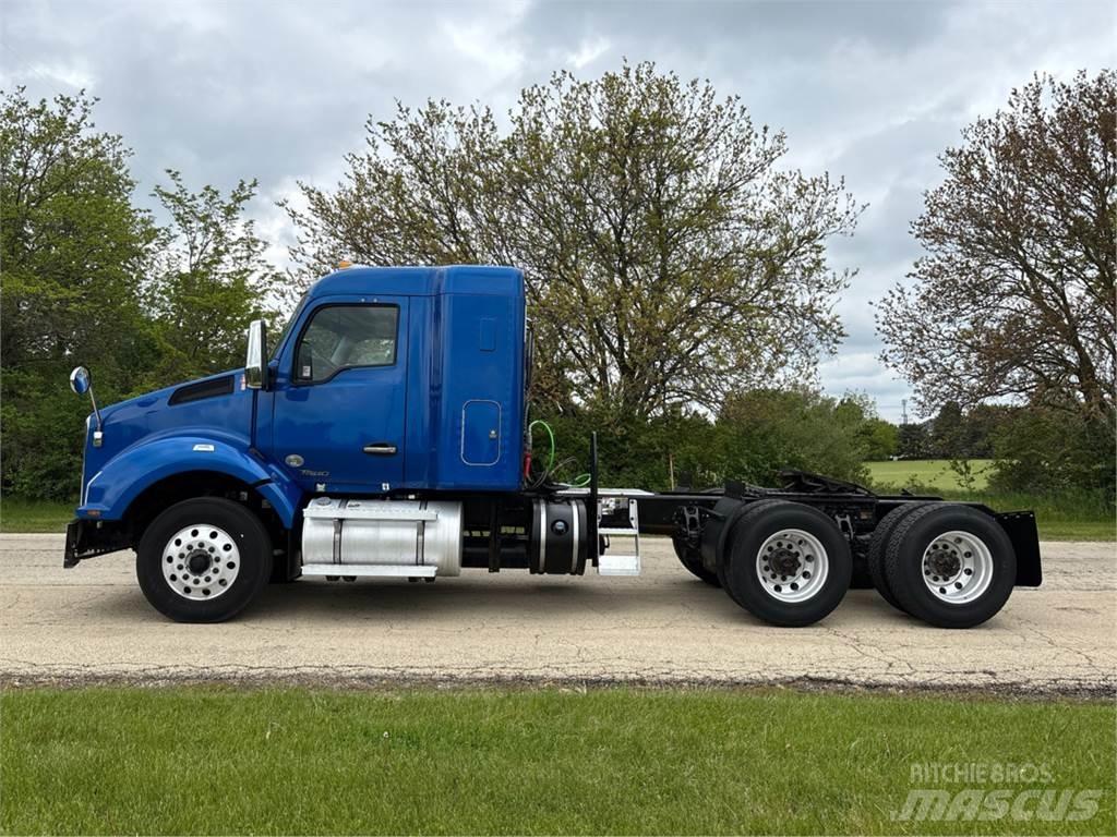 Kenworth T880 Truck Tractor Units