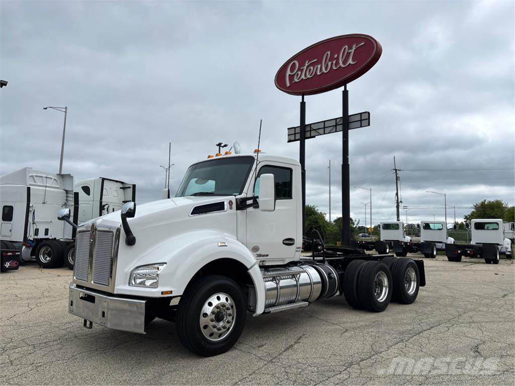 Kenworth T880 Truck Tractor Units