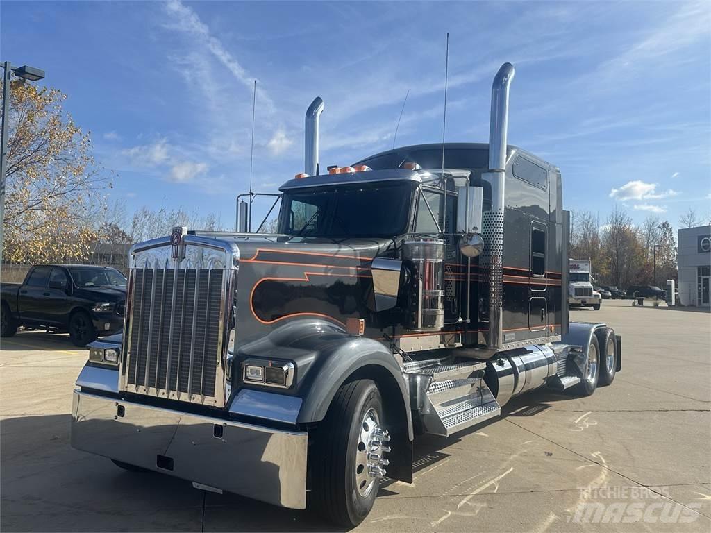 Kenworth W900 Truck Tractor Units
