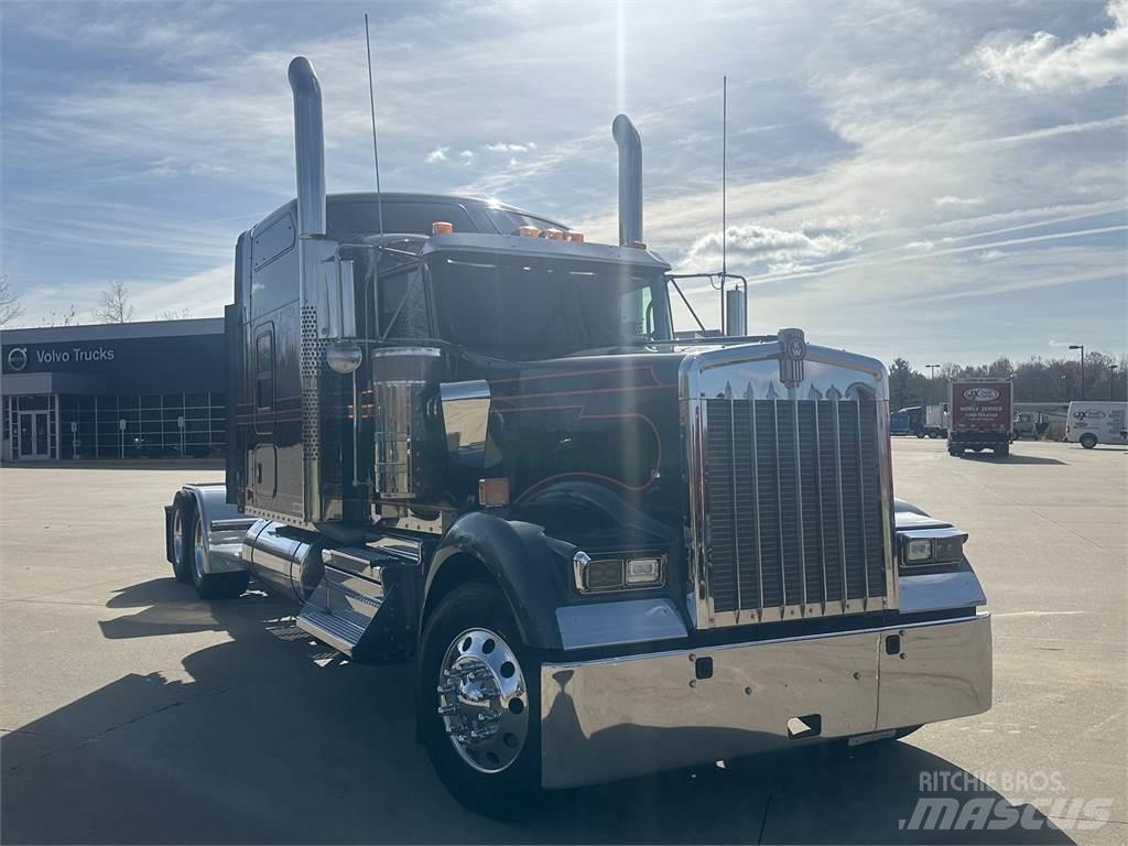 Kenworth W900 Truck Tractor Units