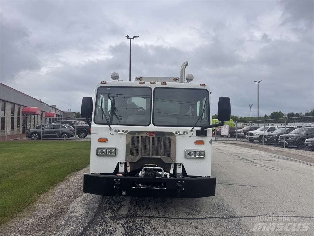 Peterbilt 320 Waste trucks