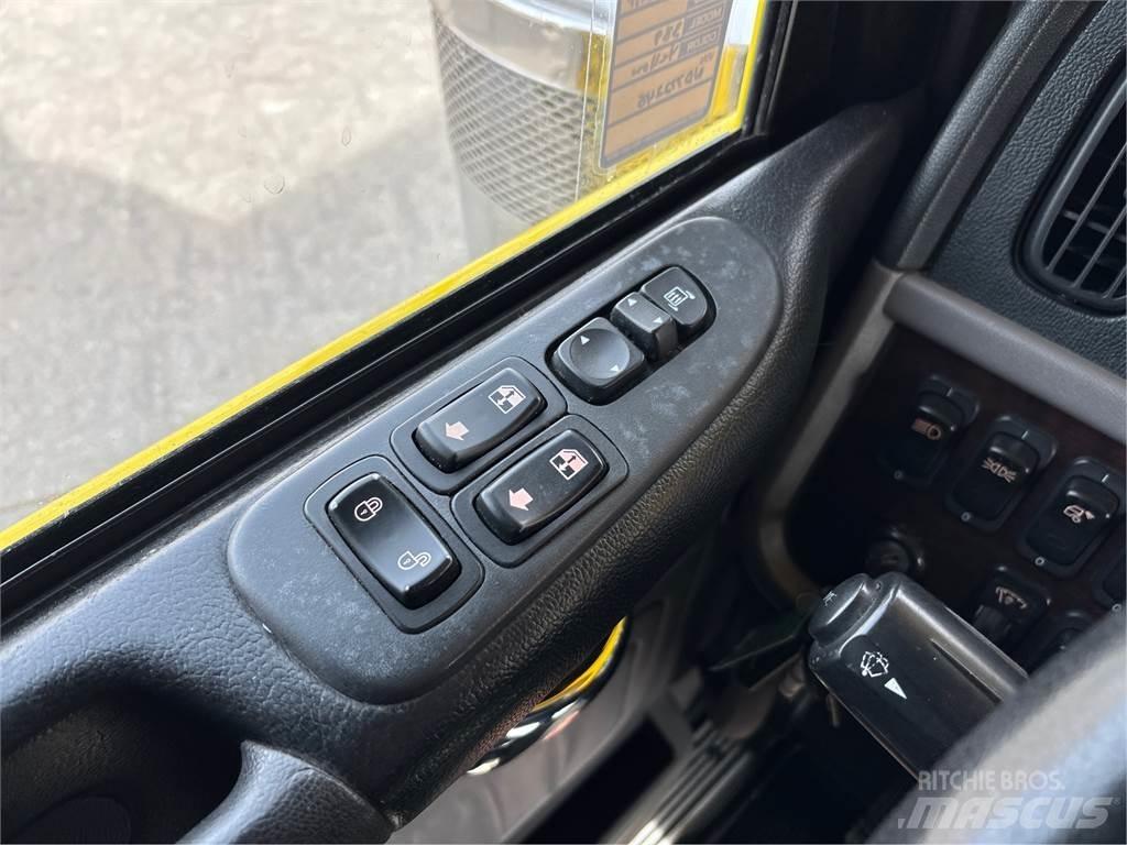 Peterbilt 389 Truck Tractor Units