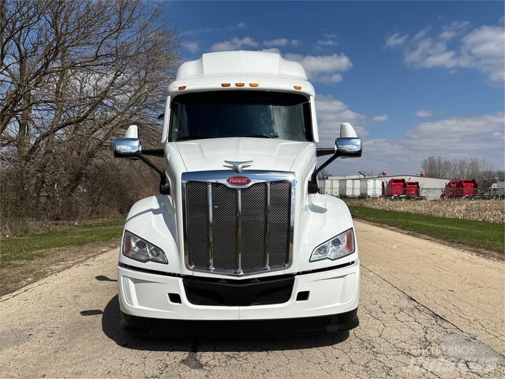 Peterbilt 579 Truck Tractor Units