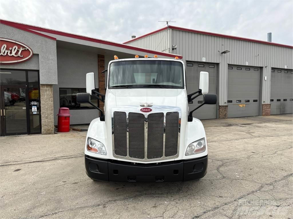 Peterbilt 579 Truck Tractor Units