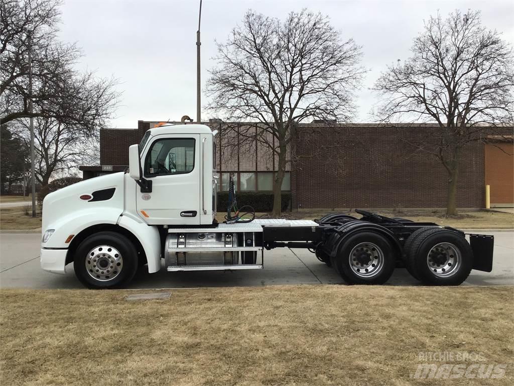 Peterbilt 579 Truck Tractor Units