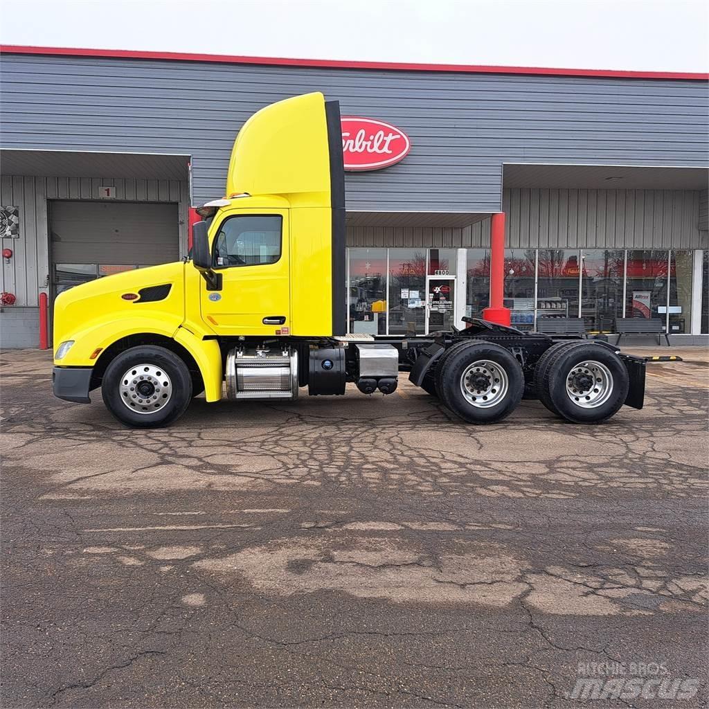 Peterbilt 579 Truck Tractor Units