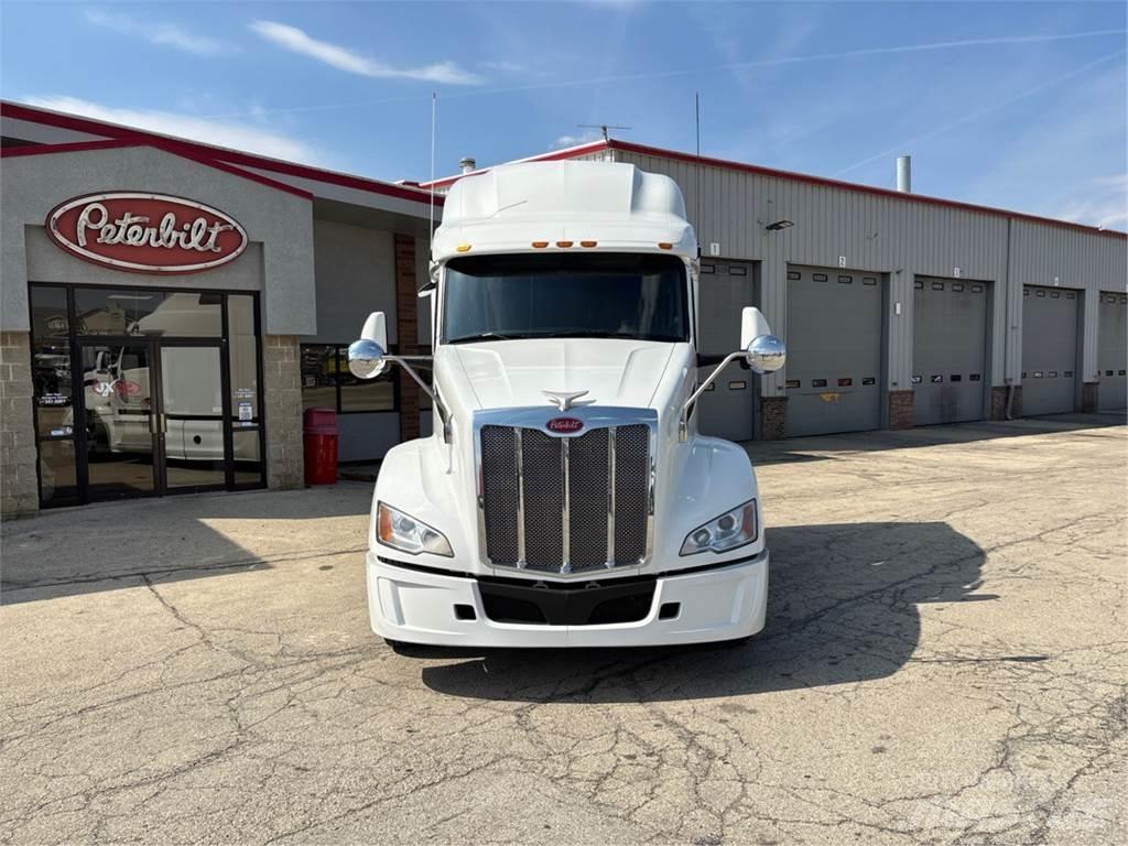Peterbilt 579 Truck Tractor Units
