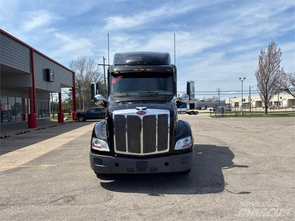 Peterbilt 579 Truck Tractor Units