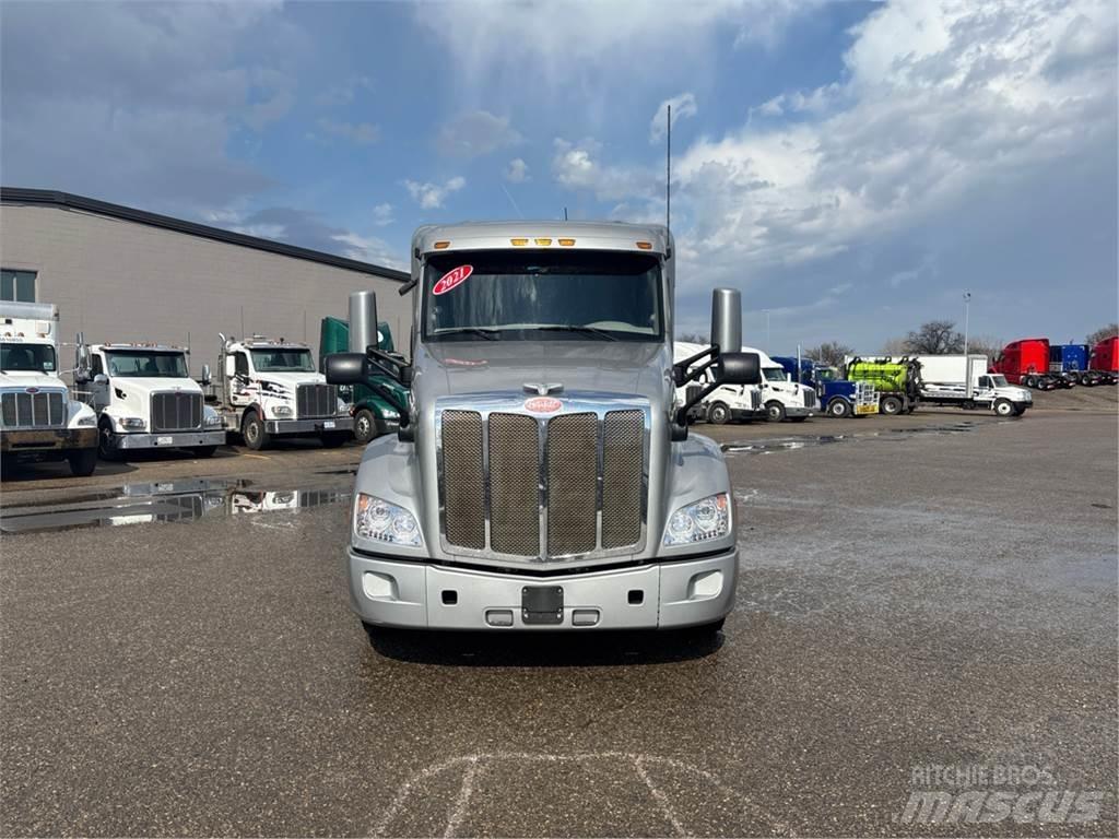 Peterbilt 579 Truck Tractor Units