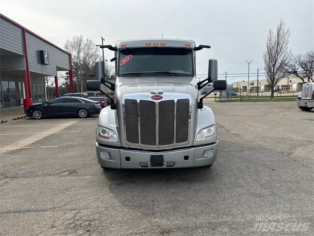 Peterbilt 579 Truck Tractor Units