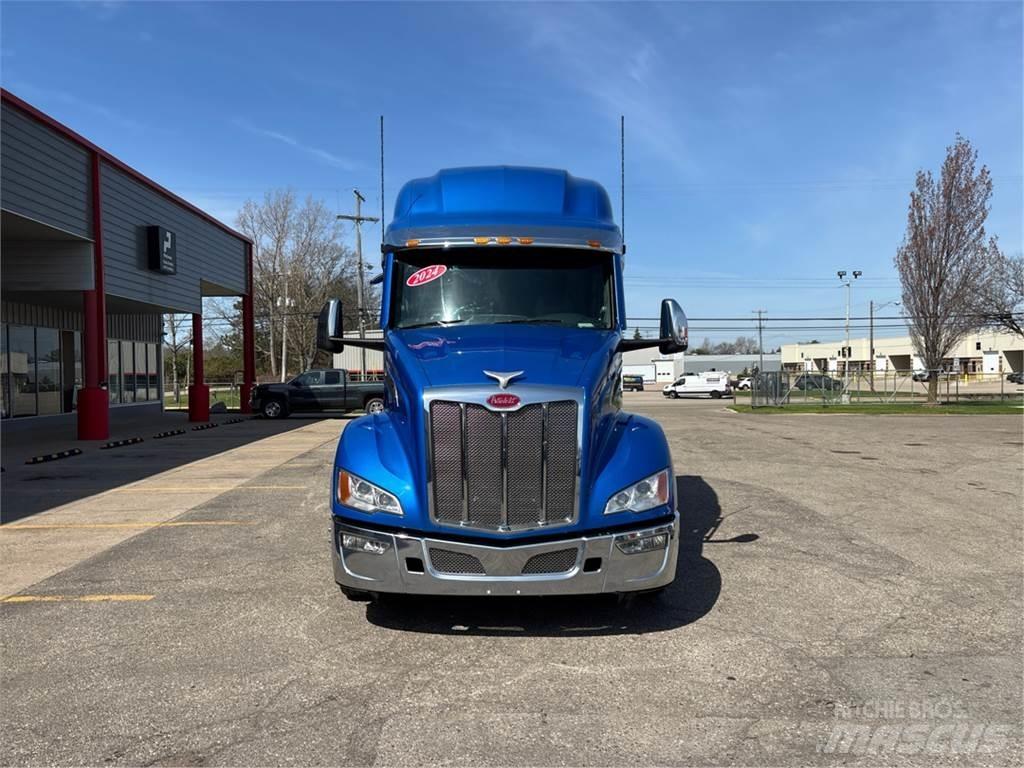 Peterbilt 579 Truck Tractor Units